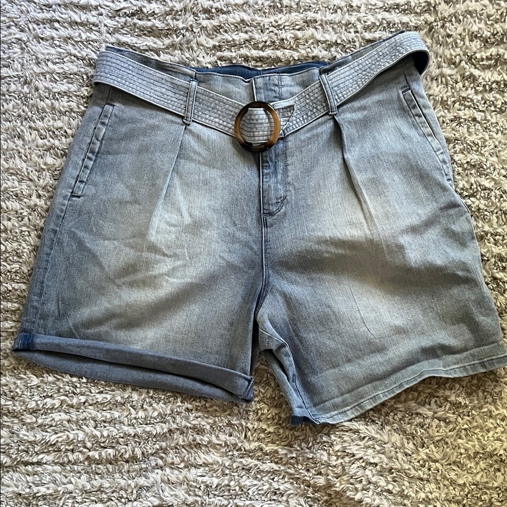 Gloria Vanderbilt Light Blue Jean Shorts with Belt Size 16
